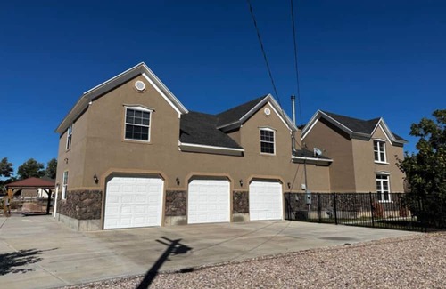 Scipio Casa | Cozy large home w/ mountain views! Perfect place to stay to hunt, fish & hike.