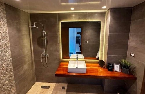 Barrio La Fortaleza Vieja Condominio | King Bed Studio Overlooking Bay Of Whales