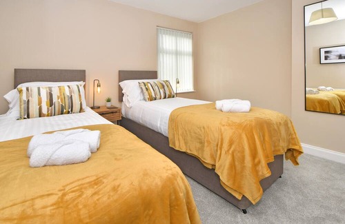 Burslem Casa | Mocha House: 2 Bedroom Sunny Vibes Retreat in Stoke!