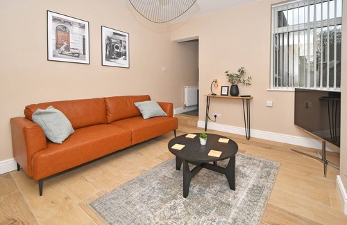 Burslem Casa | Mocha House: 2 Bedroom Sunny Vibes Retreat in Stoke!