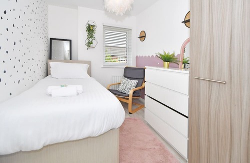 Alsager Casa | Lindop View: A Cheshire wives dream, with drive!