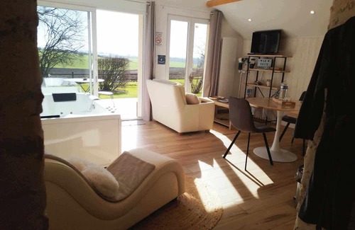 Courgains Casa | La Suite Bucolique Avec SPA Privatif, Idéal Pour une Pause Détente