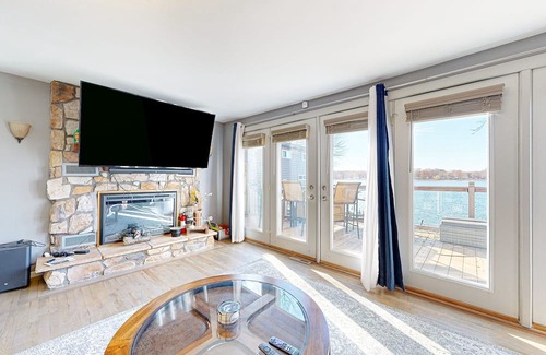Jones Casa | Waterfront property with pool table, fireplaces, grill, jetted tub, W/D, & AC