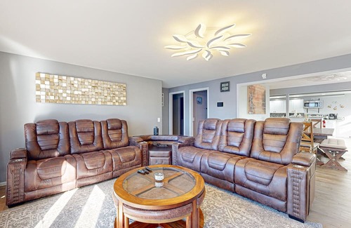 Jones Casa | Waterfront property with pool table, fireplaces, grill, jetted tub, W/D, & AC