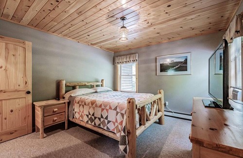 Greenwood Chalet De Esquí | Luxury Woodland Retreat with both lake/ski slope access, Yr home away from home