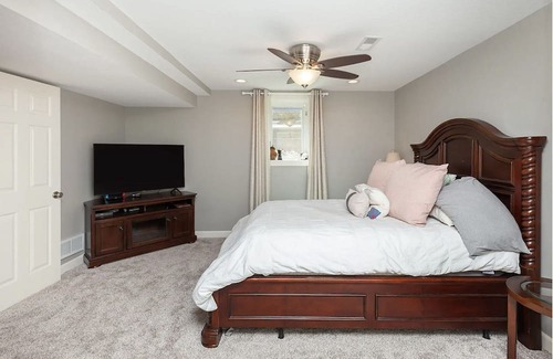 Boone Casa | Updated 5 Bedroom Ranch 7 minutes from Seven Oaks, 15 minutes from ISU Campus