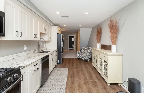 Boone Casa | Updated 5 Bedroom Ranch 7 minutes from Seven Oaks, 15 minutes from ISU Campus