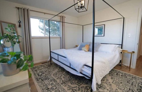 Wellington Casa | Nine Mile Ranch | 4BR, Views, Fireplace, Office