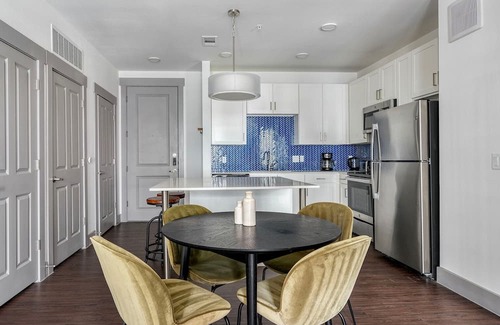 Govalle Apartamento | Stylish East Austin 2BR w/ Deck & W/D, nr Shops & Dining, by Blueground