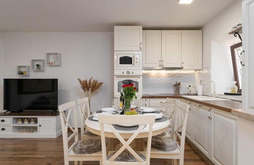 Cepljani Casa | Villa Stonehouse is a nice rustic terraced house only 3,5 km from the sea and the town Umag.