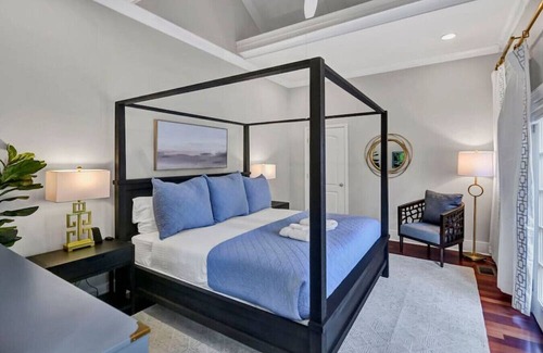 Earlewood Casa | The Wren | 1BR 2BA Guesthouse