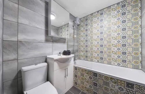 Marlborough Apartamento | NEW Modern Gem Apt with Parking