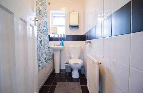 Patchway Casa | Stylish House w/Game Room in Bristol w/Parking