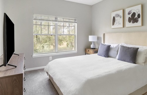 Sanford Apartamento | Modern Apartment in Prime Location (ID1276X306)