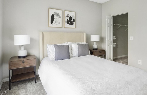 Sanford Apartamento | Modern Apartment in Prime Location (ID1276X306)