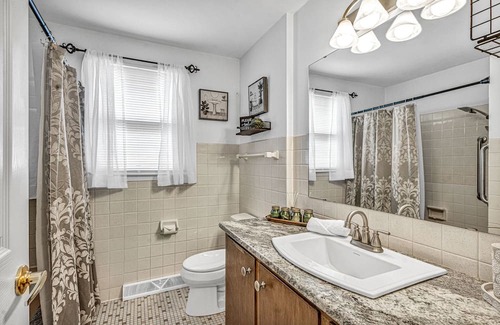 Sheboygan Apartamento | Comfort Sanctuary: Monthly Stays Welcome!