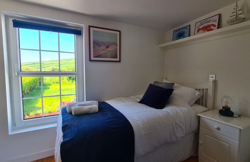 Ventry Otro | Rustic 100-year old Irish farmhouse surrounded by nature