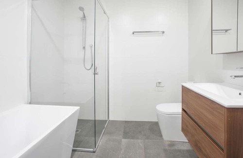 Blackbutt Casa | Modern Three Bedroom Townhouse at Shellharbour