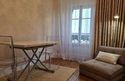 Necker Apartamento | Bright, clean 2-room flat in a former mansion on a beautiful avenue in the 7th
