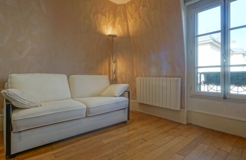 Necker Apartamento | Bright, clean 2-room flat in a former mansion on a beautiful avenue in the 7th