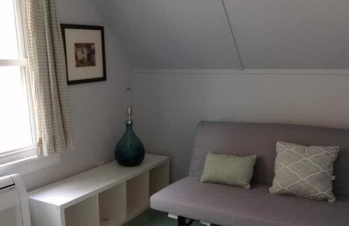 Honesdale Casa | Grove Cottage, a Cozy Cape Cod, 3/4 mi to Honesdale. Cat-friendly. BBQ. Parking.