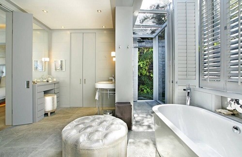Clifton Villa | La Soledad - Embrace Tranquil Luxury