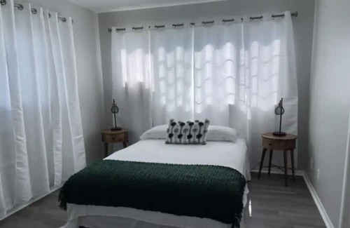 Pacific Heights Casa | Modern Cozy 2b/1b Island Home away from Home../ Free Parking