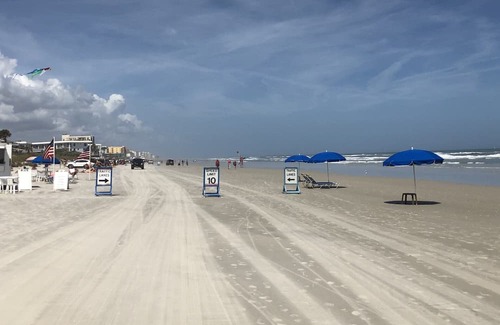 New Smyrna Beach Complejo | 2 Bedroom Oceanview Suite overlooking the Atlantic ocean with white sandy beach
