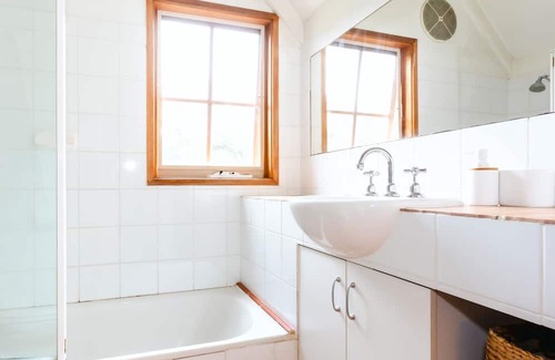 Cape Schanck Casa | Rosemary Cottage - you'll be greeted by a sprawling lawn and a canopy of mature trees.