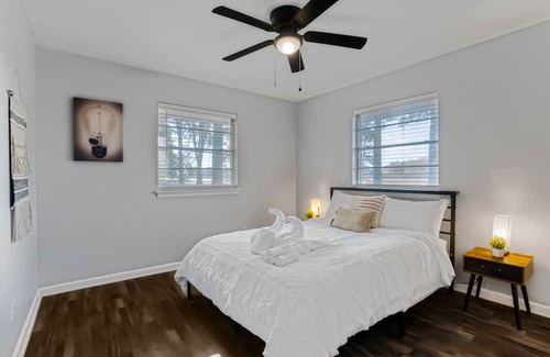 Jacksonville Casa | Ideal 3BR for Work Stays and Home Transition