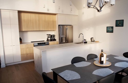 Owl's Head Ski Resort Condominio | Ski-In/Ski-Out. Owl's Head New Penthouse - View on Mountain & Lake