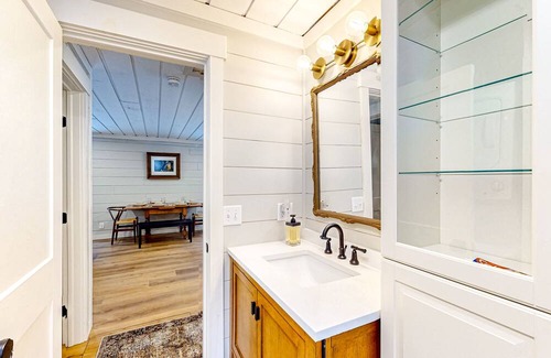 Rangeley Cabina | Dog-friendly cabin near Rangeley Lake with kayak, firepit & new furnishings