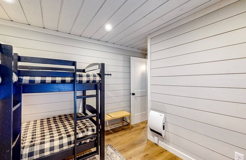Rangeley Cabina | Dog-friendly cabin near Rangeley Lake with kayak, firepit & new furnishings