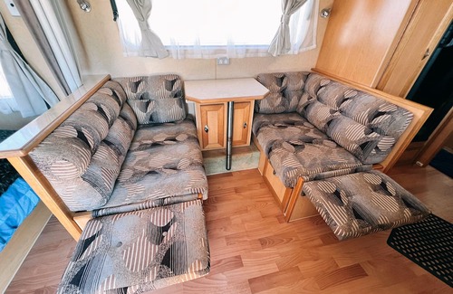 Bonney Casa | Waves & Whimsy: Pet Friendly Lakefront Caravan Stay at Coorong Island