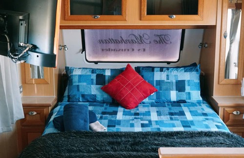 Bonney Casa | Waves & Whimsy: Pet Friendly Lakefront Caravan Stay at Coorong Island