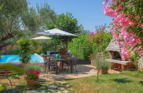 Rosini Casa | Villa Rossa is a charming renovated Istrian stone house located in the village Rosini near Porec.