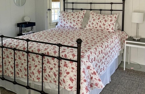 Westport Point Casa | Charming Cottage on historic Westport Point - Minutes to Beaches and Town!