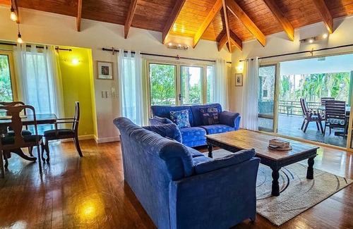 Muri Cabina | 5-Bed Family Oasis: Private Lodge with Pool, Sleeps14 in 3 Apartments, Free WIFI