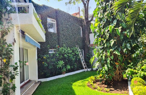 Cuernavaca Villa | Serene Home, Lush Gardens with Heatable Pool, 2 Waterfalls, Outdoor Dining Table