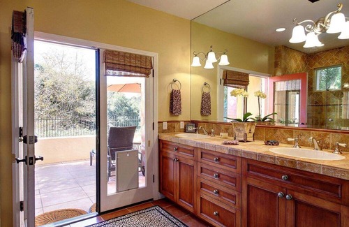 Bel Air Casa | Nature Lover’s Paradise, Bike/walk to Beach, Hope Ranch, 5 minutes from Downtown
