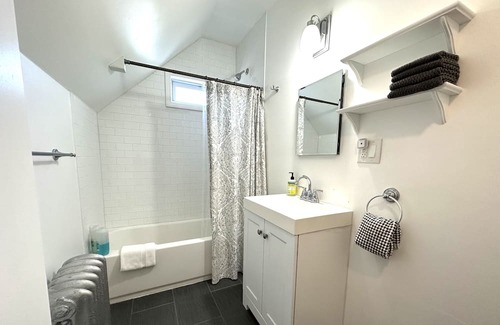 Queens Casa | Charming two bedroom monthly rental in the heart of Rockaway Beach!