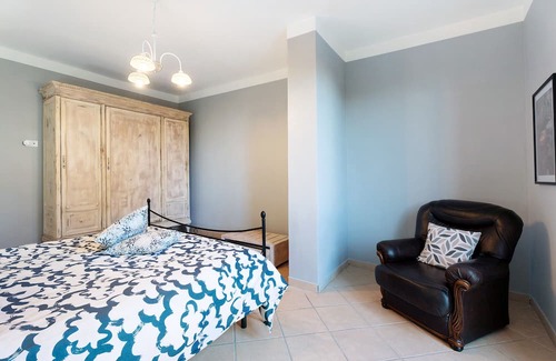 Dormelletto Casa | Holiday Home 'Margot Ca Bianca Dormelletto' with Shared Pool and Wi-Fi
