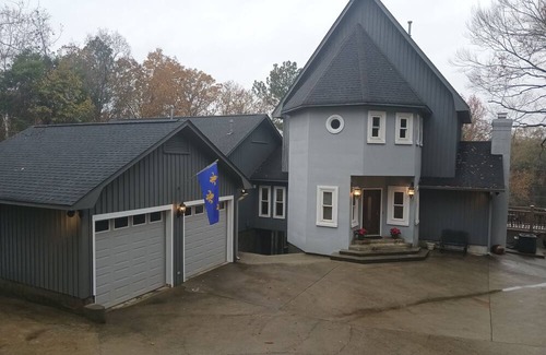 Seven Oaks Otro | Castle nestled on a bluff over looking Saluda River. Spoil yourself!