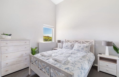 Castaways Beach Apartamento | Penthouse with Ocean Views, Castaways Beach