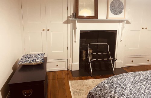 Glen Innes Casa | Beautiful, spacious 1870s house in centre of town.