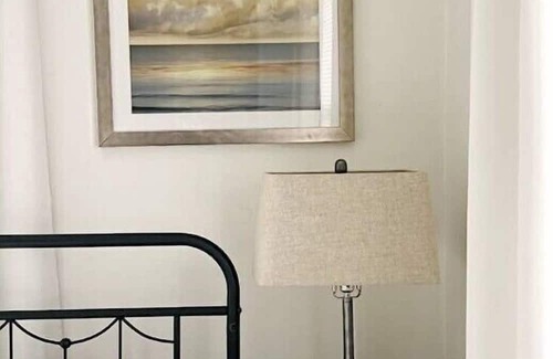Victory Apartamento | Calm Relaxed Renovated 2bd Apt in Convenient Location. Monthly Stays.