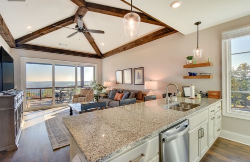 Toccoa Condominio | Stunning Toccoa Retreat w/ Private Deck & Mtn View