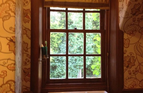 Helensburgh Casa | Grade 1 fairytale house at the top of Helensburgh with views over the Clyde.
