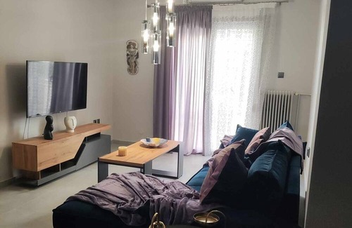 Volos City Centre Apartamento | Modern appartment, perfect for couples & families. Enhanced Security features!