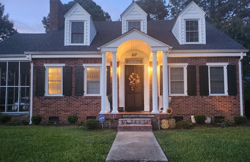 Edenton Cabaña | Classic Cottage in the center of downtown historic district in Edenton.